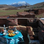 Petit déjeuner sur la terrasse du Gîte de la Gorge Moyen-Atlas